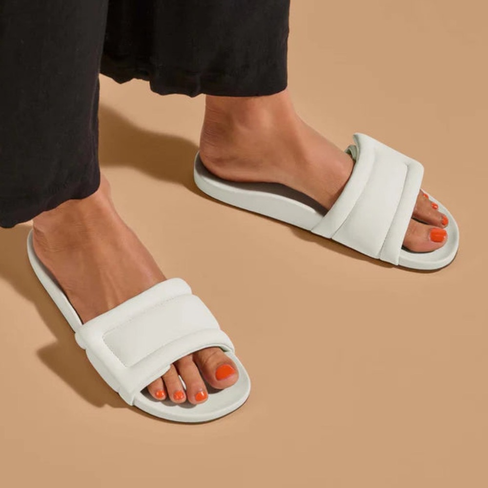 Olukai Sunbeam Slide Beach Sandals‎ Off White women’s Sz 11